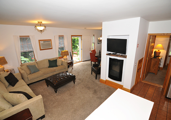 Large 3 bedroom, 2 bath with En suite master, fully stocked kitchen with a bar, full living room, full dining room, great private patio with hot tub, air conditioning and heating, WiFi, iHome, Comcast TV/DVD.